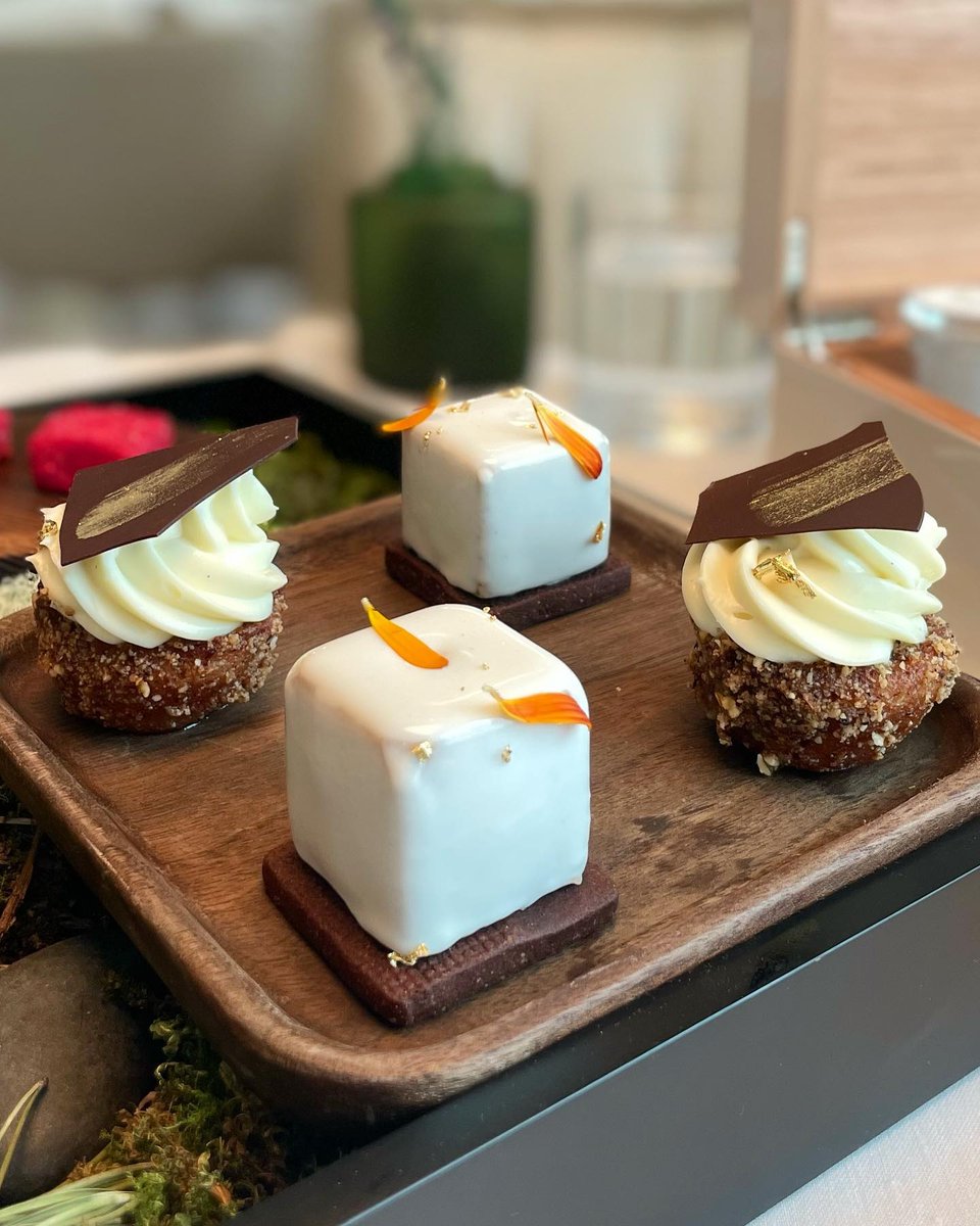 Versantehotel's tweet photo. Weekends are made sweeter with afternoon tea. ✨⁠
⁠
Visit Acre Through the Seasons on Saturdays and Sundays for the ultimate spread of sweet and savoury indulgences. ⁠
⁠
Reservations: https://t.co/ISeAZm8U0t. #findyourselfhere⁠
⁠
[📸: tiffanylloo] https://t.co/3KoAaSHs6D