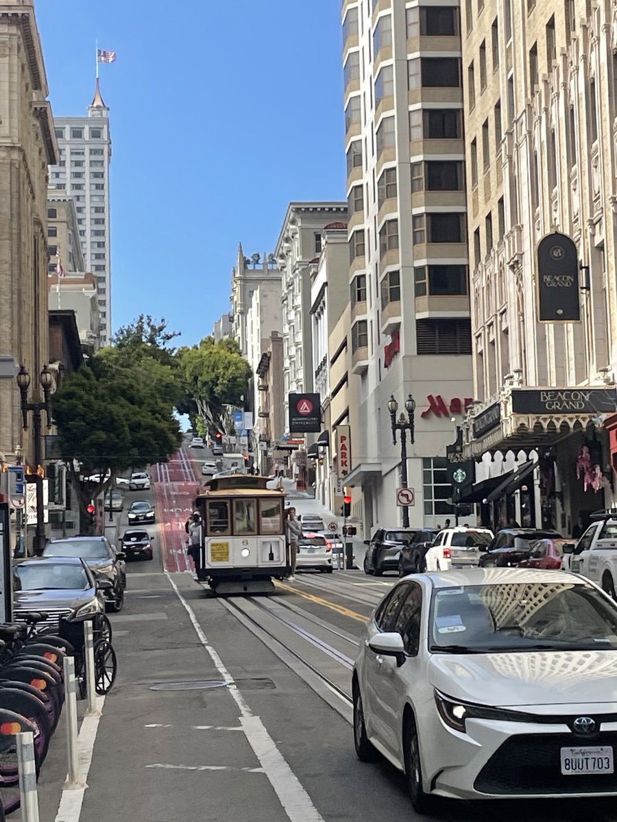 pkini1's tweet photo. @khaledjlassi11 @LondonBreed Powell and Post streets on a Wed aft.  Desolate but encouragingly clean.  The forlorn cable car yearns for the return of the bustle.  It must, and with committed, urgent leadership, it can!! https://t.co/r8k5Hn2oDt