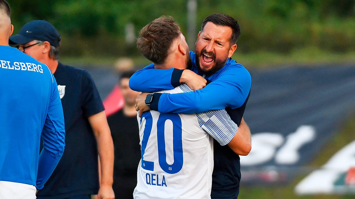 DirkHofmeister's tweet image. Großer Jubel dagegen bei @SVBabelsberg03 und "Spitzenreiter, Spitzenreiter"-Gesänge mit den mitgereisten Fans. #Babelsberg ist mit zwei Siegen perfekt in die #Regionalliga gestartet. #FCESVB #Regionalliga @regio_nordost