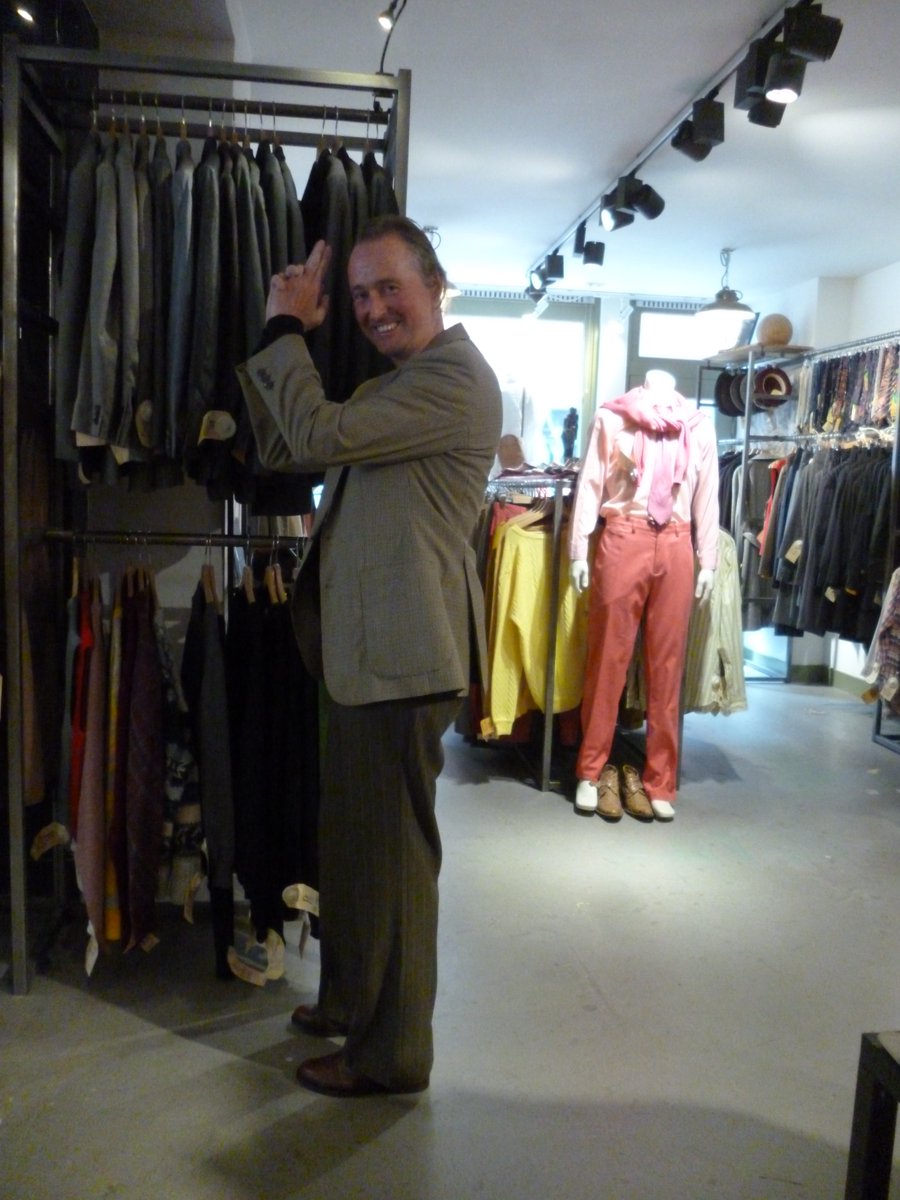 raymondstolp's tweet photo. 'My biggest fear,' I told the sales lady / Scarlett Johansson lookalike who snapped these pics, 'Is to look like a normal guy.'
'With these pants from the seventies, your intention is clear from the get-go,' she laughed.
A visiting shop owner from New York nodded in agreement. https://t.co/fVtDhheKsS