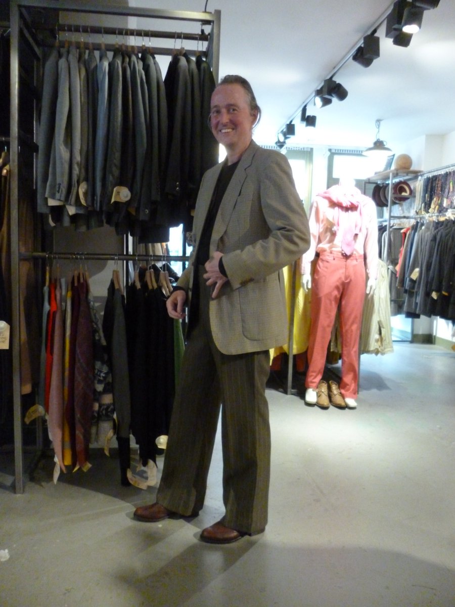 raymondstolp's tweet photo. 'My biggest fear,' I told the sales lady / Scarlett Johansson lookalike who snapped these pics, 'Is to look like a normal guy.'
'With these pants from the seventies, your intention is clear from the get-go,' she laughed.
A visiting shop owner from New York nodded in agreement. https://t.co/fVtDhheKsS