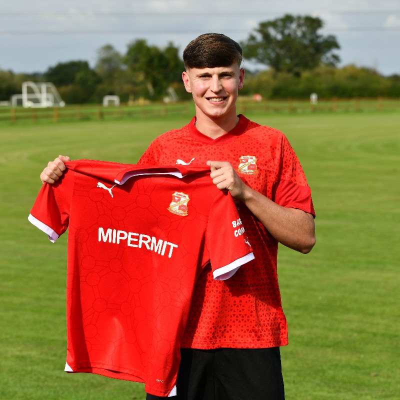 Official_STFC's tweet photo. C̶l̶a̶r̶e̶t̶, Red. 

Welcome to #STFC, Benn Ward!