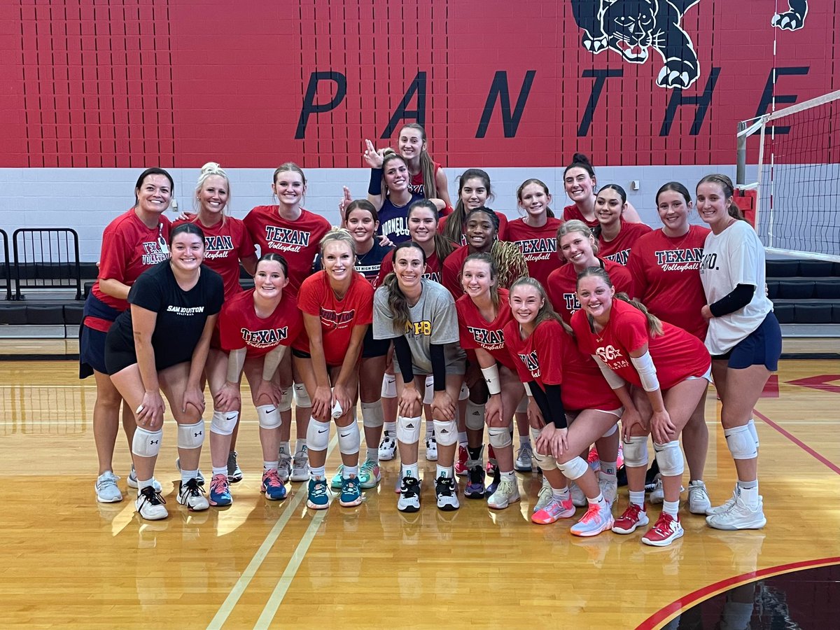 TxnVB's tweet image. SO.MUCH.FUN❤️ Alumni coming in 🔥Grateful for the special connections created through our sport!!! Excited for our season . . . We got a squad, ya’ll😉 #OnceATexanAlwaysATexan  #BeBetter
