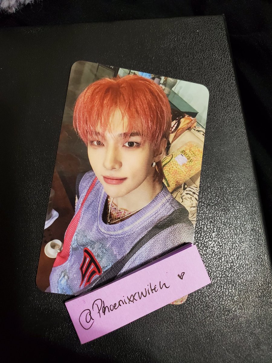 phoenixxwitch's tweet photo. I have a spare hyunjin 5 star photo card for trade. It does have a weird line indent from the manufacturer but otherwise in good condition!!
Im looking primarily for bang chan or changbin, but open to others as well.
#pctrade #wtt #Straykidshyunjin #photocardtrade https://t.co/Ekqyxajeo2