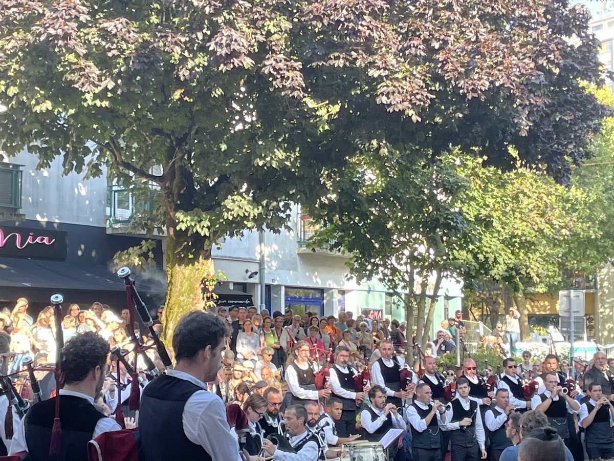 bruno_jaouen's tweet photo. Le ⁦@BagadLorient⁩ a sonné, le soleil est arrivé : le ⁦@FESTIVALLORIENT⁩ peut commencer ! https://t.co/68RJkXbNVd