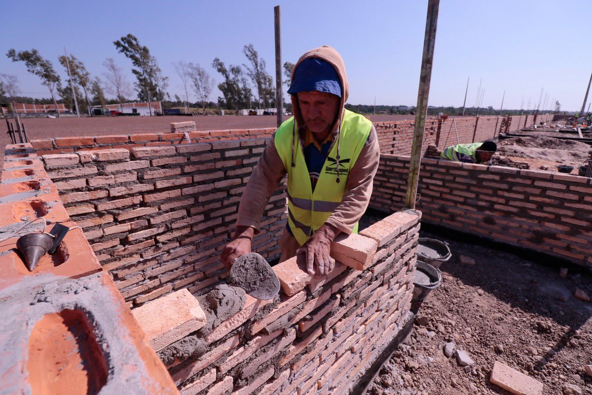 APFOficial's tweet photo. Un sueño en construcción
Los trabajos continúan sin pausa en la futura casa de las formativas.
Más detalles: 🔗 https://t.co/JOAXu32TJA
#CARDIF 🙌🏻 #APFConstruye 🏗️
@FormativasAPF ⚽️ | @coparaguay | @sndpy https://t.co/6RUTVFUpiP