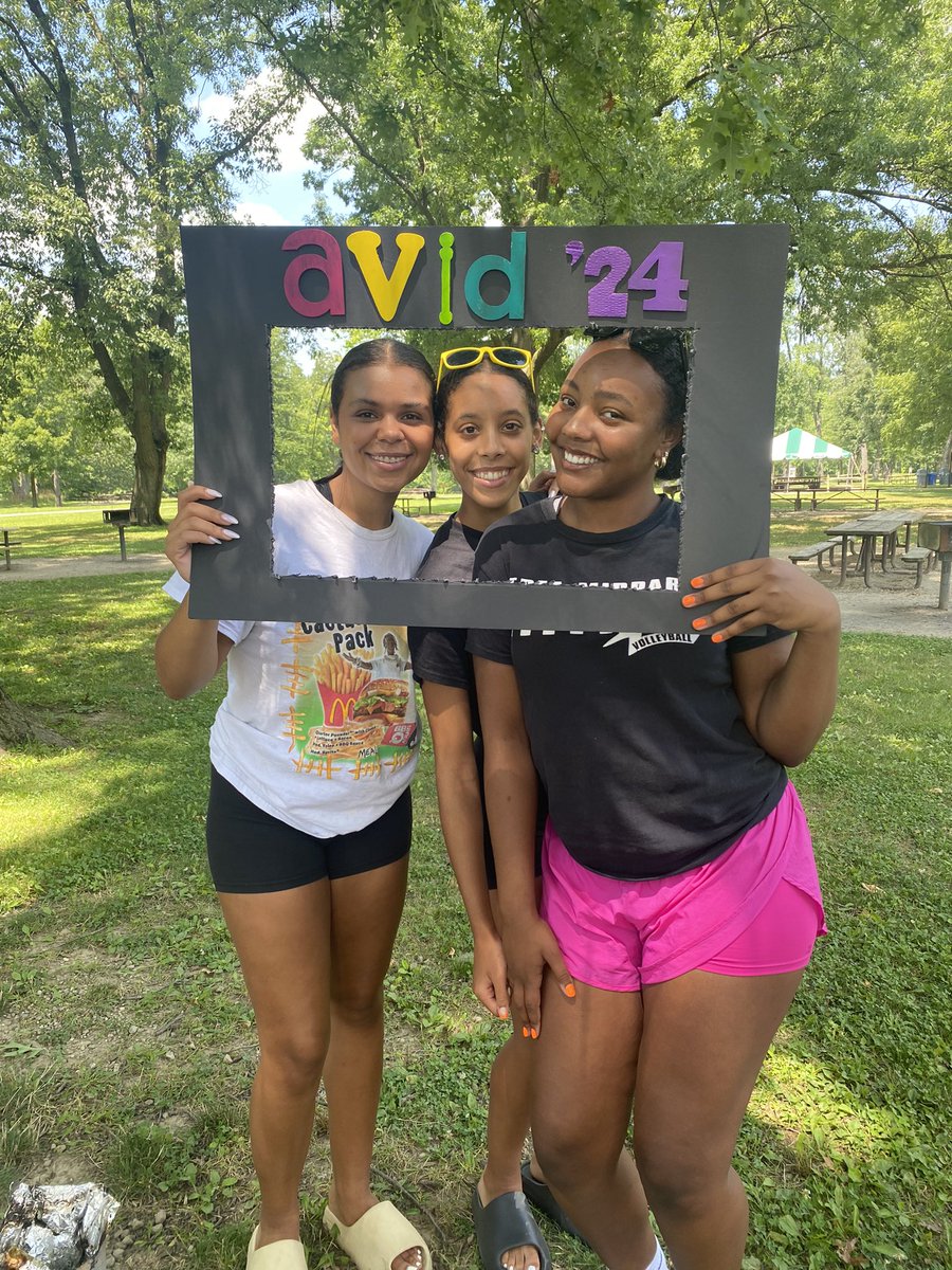 kwpinter4's tweet photo. Avid Lambdas End of Summer picnic: Bring on Senior Year!💙🧡🎉#BeATitanTOGETHER #bmhs_avid https://t.co/0YzbuF4UBa