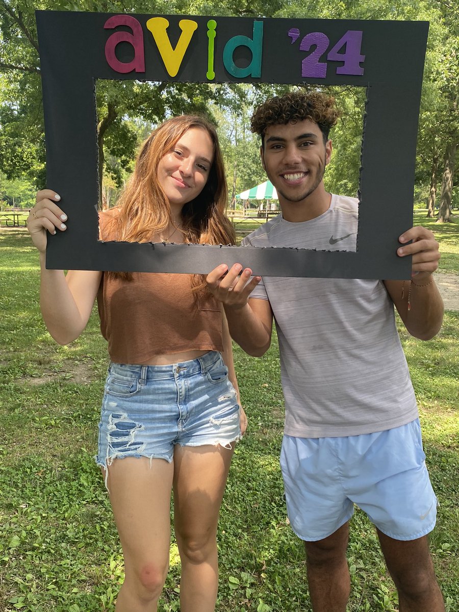 kwpinter4's tweet photo. Avid Lambdas End of Summer picnic: Bring on Senior Year!💙🧡🎉#BeATitanTOGETHER #bmhs_avid https://t.co/0YzbuF4UBa