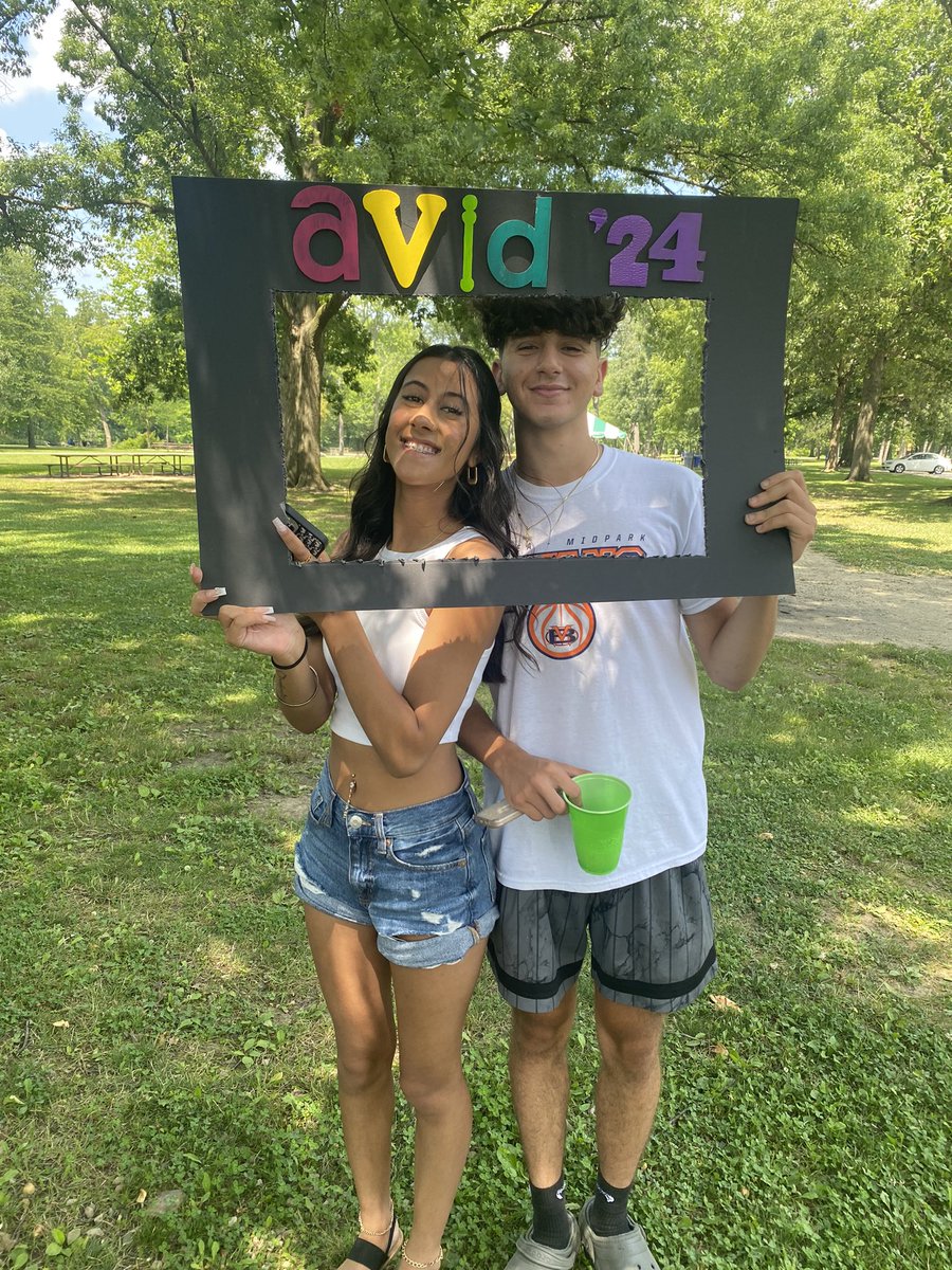kwpinter4's tweet photo. Avid Lambdas End of Summer picnic: Bring on Senior Year!💙🧡🎉#BeATitanTOGETHER #bmhs_avid https://t.co/0YzbuF4UBa