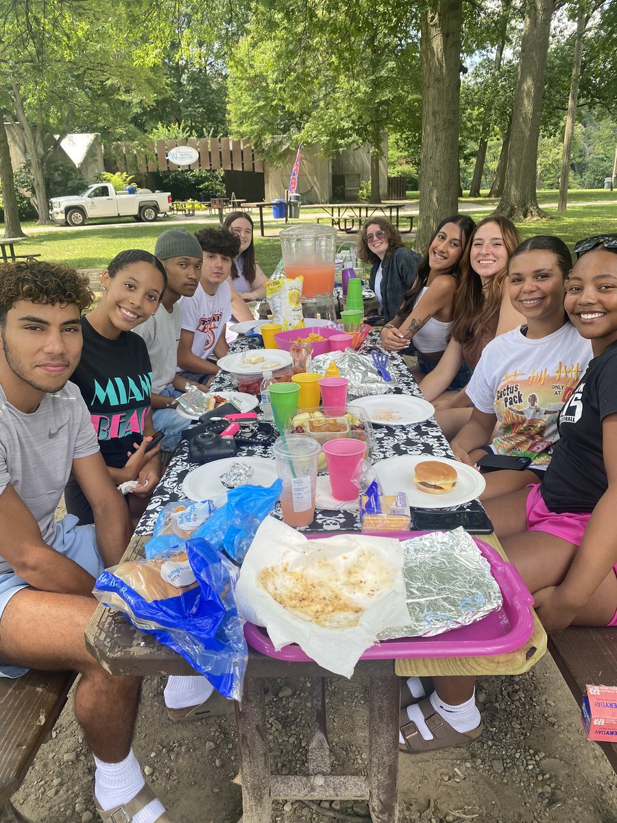 kwpinter4's tweet photo. Avid Lambdas End of Summer picnic: Bring on Senior Year!💙🧡🎉#BeATitanTOGETHER #bmhs_avid https://t.co/0YzbuF4UBa