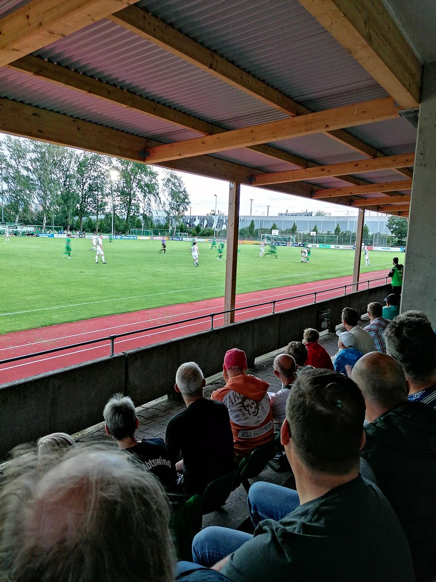 oekedortmund's tweet photo. #762
Elsner-Sportpark
SC Eltersdorf gg TSV Abtswind
Bayernliga Nord (5th level)
1-0
250 👨👩👧👦
10 💶
Zu Gast bei den Quecken.
In der angeschlossenen Gaststätte gibbet sogar Helles und Weizen im Glas👍
#groundhopping
#unsereamateure
#nonleague
#ökeontour
#quecken
#groundhopper https://t.co/0bg8gxHWdS