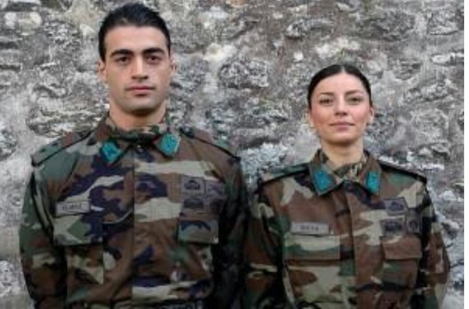 Kusituxjals's tweet photo. Yeni öğrendim. Ben Şok! 😳

"Sur'da Devran" 13 isimli komedi filmi ile tartışma konusu olan Sırrı Süreyya Önder

"Emret Komutanım" adlı dizinin de  senaristiymiş ! https://t.co/cVOZT2AAF7