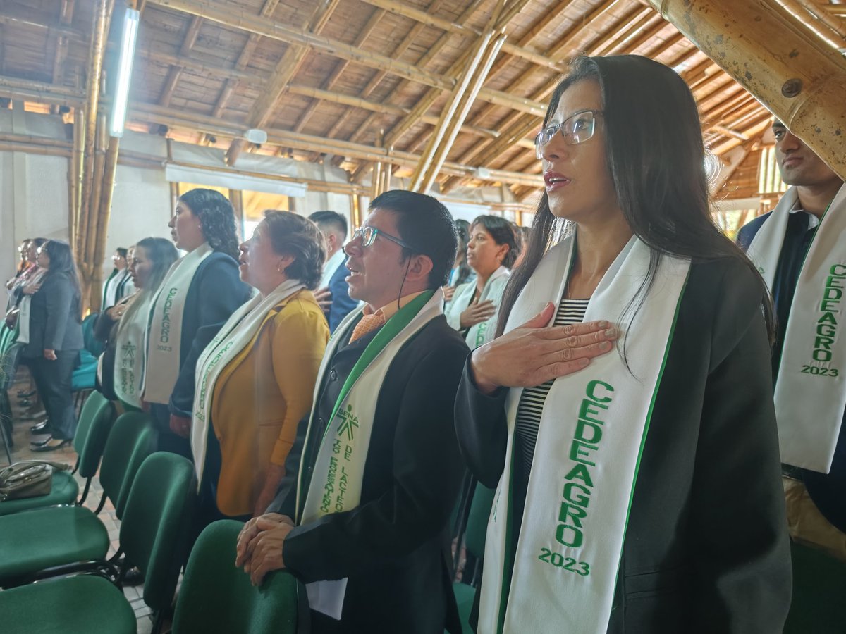 SENABoyaca's tweet photo. Orgullo #SENA hoy en #CEDEAGRO #Duitama se graduaron jóvenes y adultos en Operario de Proceso de Panadería, Agroindustria Alimentaria, Técnicos en Sistemas Solares Fotovoltaicos, Operaciones Comerciales y Proceso de Lácteos🙂 felicitaciones 👨‍🎓👩‍🎓🎖️
#JusticiaSocial https://t.co/q2sYXVKCcu