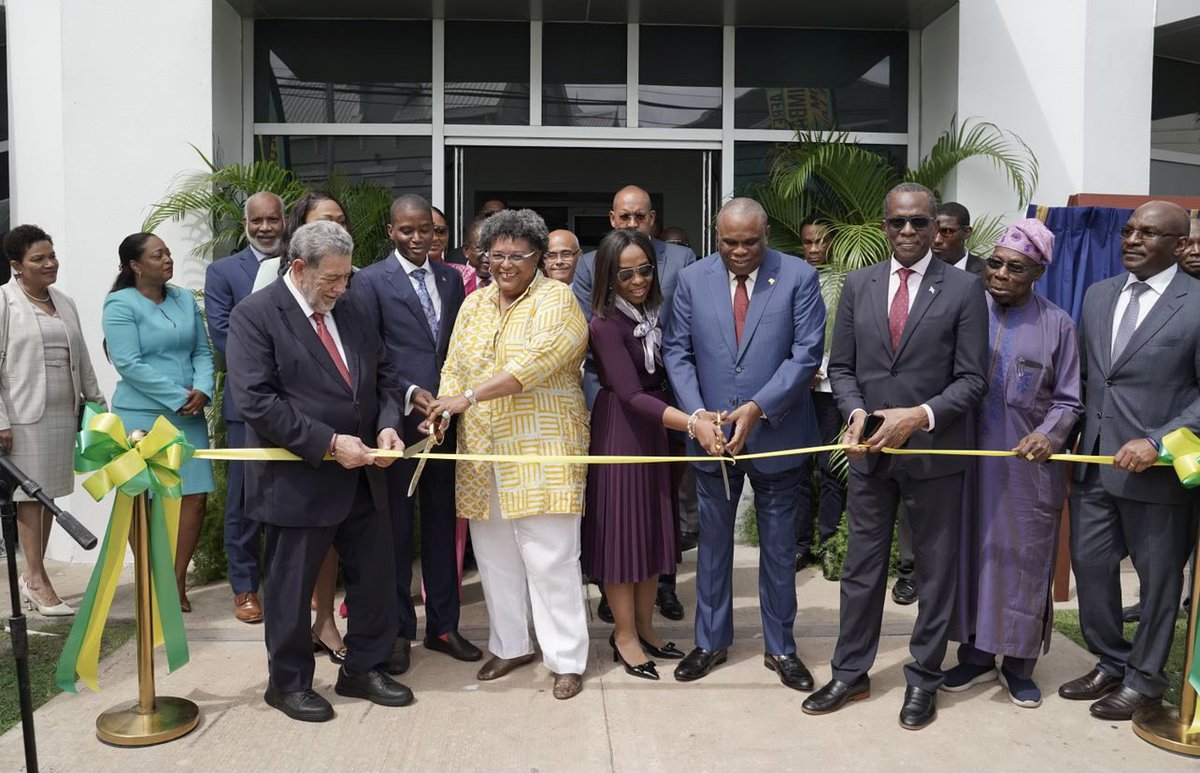 It’s official! The Afreximbank Caribbean Community (CARICOM) Office is officially open in Bridgetown, Barbados. The opening ceremony began with a plaque and totem unveiling to commemorate this monumental day.