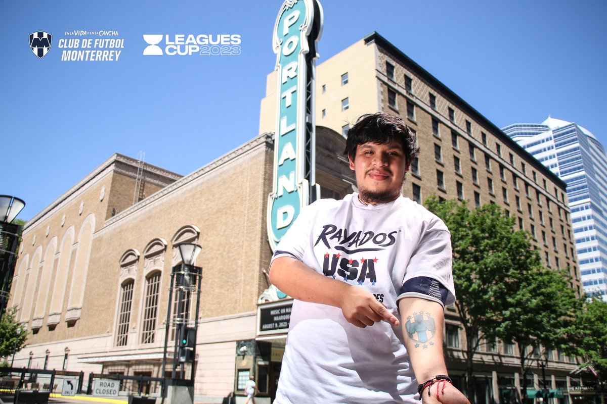 Rayados's tweet image. Él es Ramón Salinas y es #Rayado de corazón #EnLaVidaYEnLaCancha. 💙🤍

¡Gracias por apoyarnos desde Portland!🤠🇺🇸 ¡Sigamos Rayando la @LeaguesCup! 💪🏼