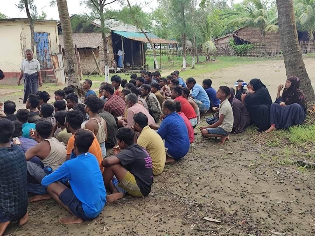 A pro-Myanmar #junta Telegram page posted that 72 #Rohingya - 67 men and 5 women - were arrested this morning near the Pyinsalu sub-township of Ayeyarwady region's Latputta Township. They were fleeing from #Bangladesh to #Malaysia by boat.

@hrw 
@FortifyRights 
@officialFORSEA