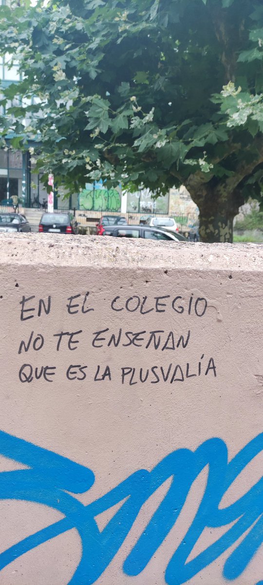 La_Lokomotora's tweet photo. Sí cantara el gallo rojo otro gallo cantaría https://t.co/I28nY1yA0S