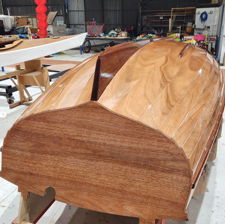 WESTSYSTEMEPOXY's tweet photo. Exciting developments are underway for the #ilur as Nick Atkins adds outer timbers and applies a protective layer of #WestSystemEpoxy, followed by an epoxy primer.🔨⛵️🌳

#woodenboatbuilding #woodenboat #westsystem #inprogress #epoxy #boatbuilding https://t.co/7fv3YVd4KE