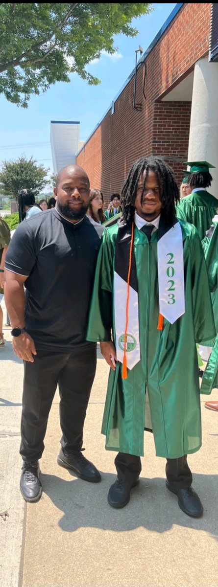 JamilleRhodes's tweet photo. I will be dropping my son off to college on Aug 14th. I am extremely proud of how he finished his senior year. We went through a lot in 2022. Keep pushing forward, son! https://t.co/Pnfv50ib31