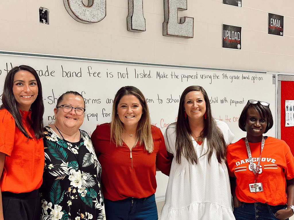MaryannPledger's tweet photo. Registration was a success, thanks to all our faculty and staff! @OakGroveTigers https://t.co/toIGacyq96