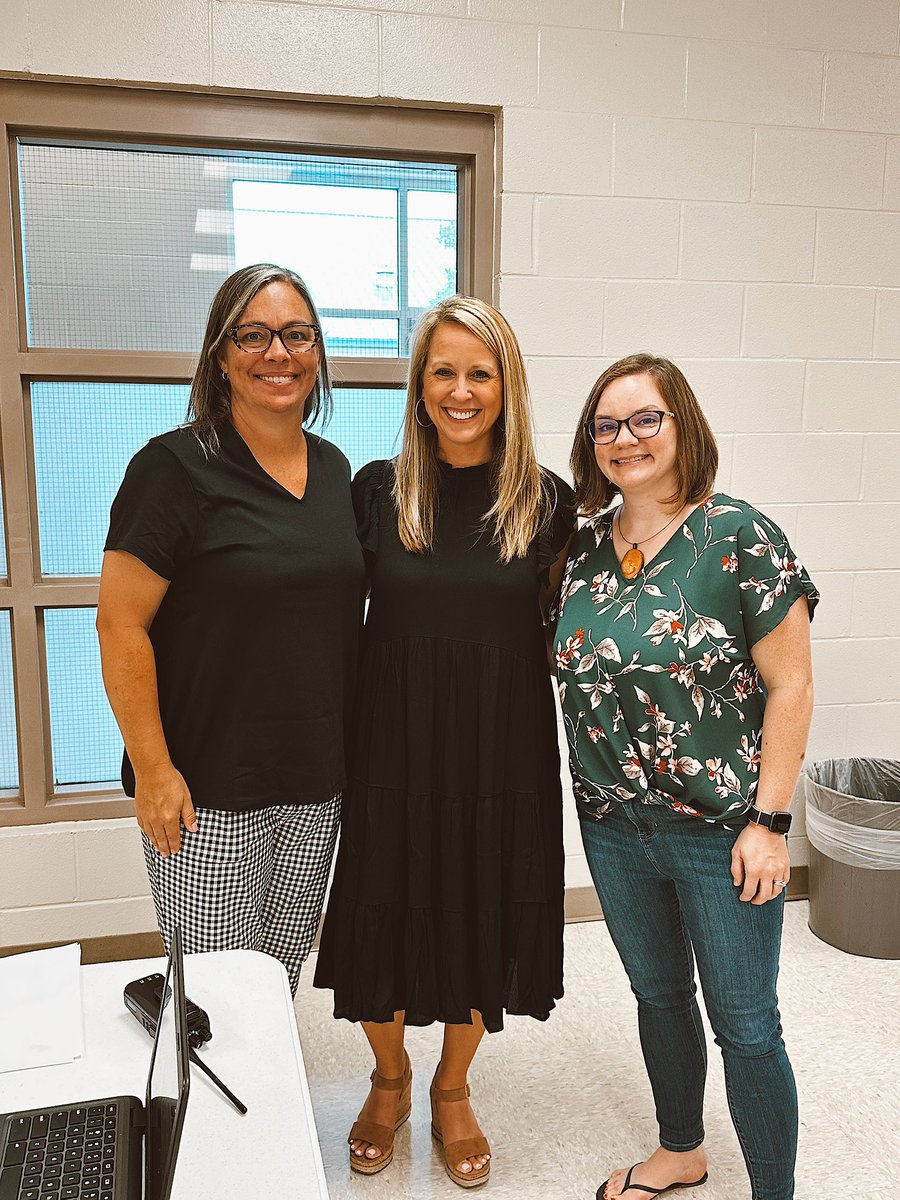 MaryannPledger's tweet photo. Wow! What a great day of Registration at Oak Grove High School! It was amazing meeting students, parents, and staff. @OakGroveTigers https://t.co/j8XKbKkB5O
