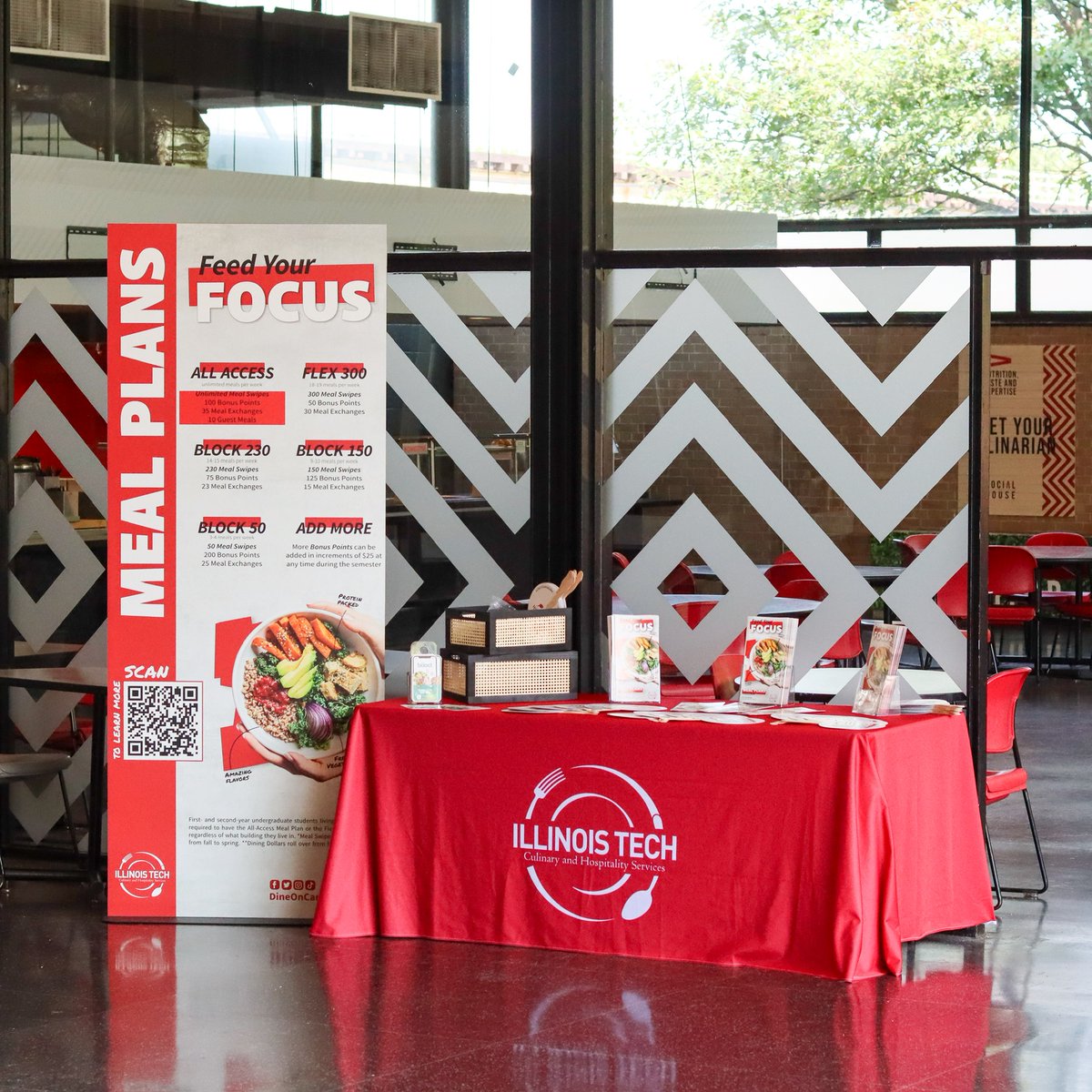 tech_eats's tweet photo. 🍽️🤔 Meal Plan Dilemma? Don't fret! 🎉 Swing by our Meal Plan Table to get all the answers! 🎁 Grab our informative brochures and a cool meal plan fan to beat the heat while you learn about all things Illinois Tech Dining! 😎🍂 #MealPlanFAQs  #TechYeah #TechEats https://t.co/60kBguInAh