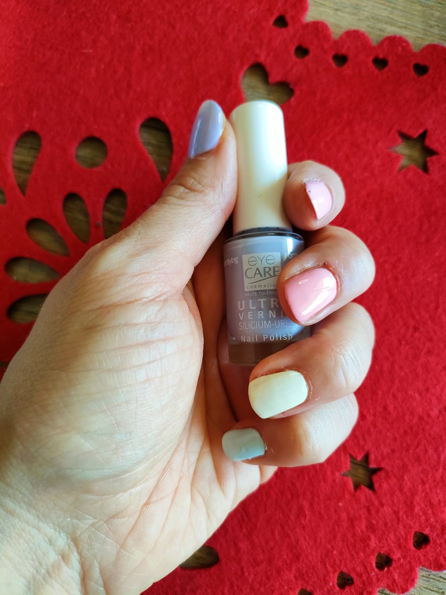 mmeechantillon's tweet image. Nouveau cadeau, merci @monvanityideal et #eyecarecosmetics  pour cette sélection, la #manucure est une passion donc bien contente de pouvoir tester ces vernis couleur pastel 🩵🩷de quoi sublimer mes ongles.

Je vous fais une photo AVANT puis APRÈS et rdv bientôt sur Youtube