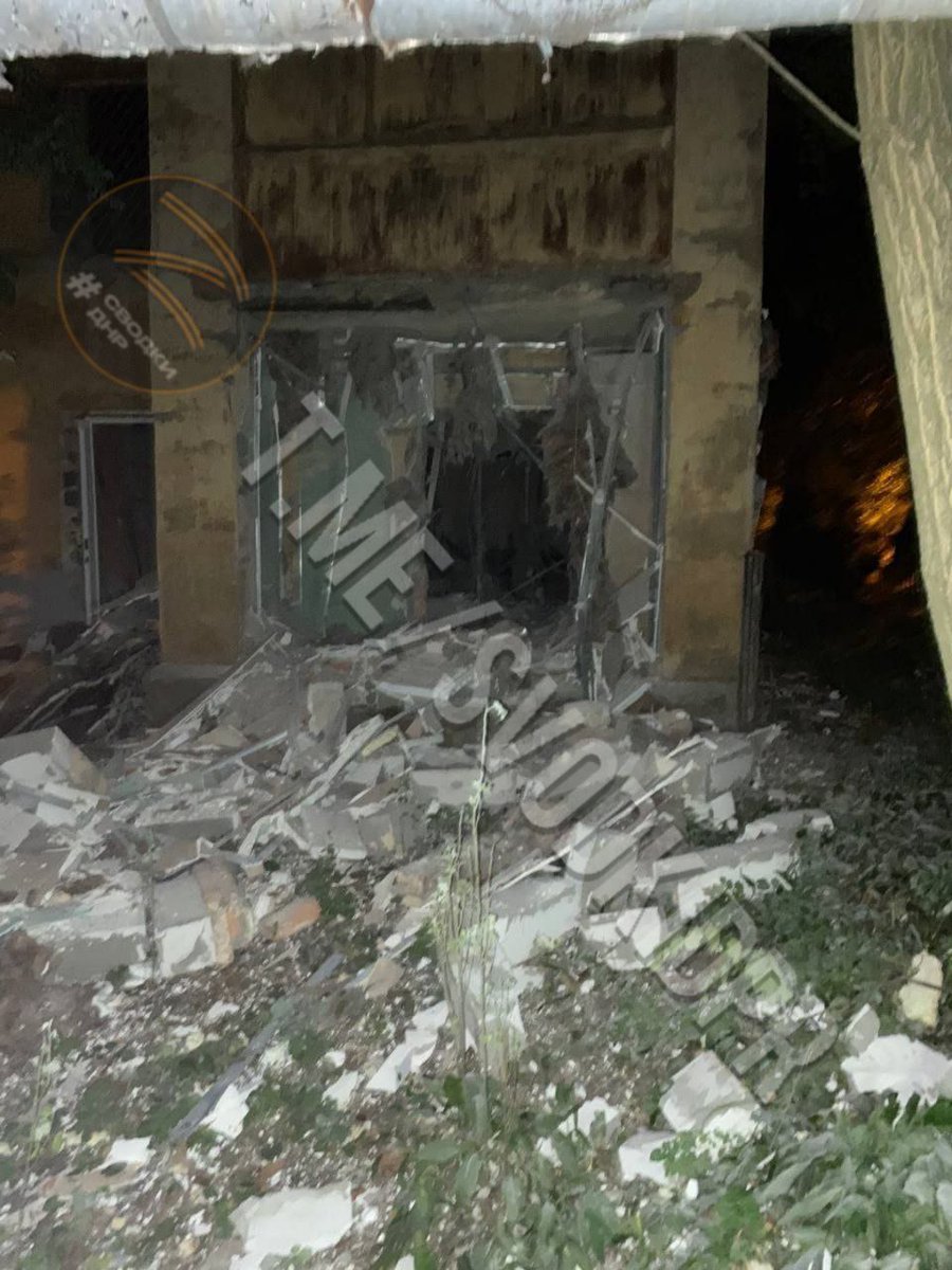 EkaterinaVA8's tweet photo. Ecco, merde "le bombe a grappolo non è un male, i nazisti le useranno solo per buone azioni". 
Centro di Dontesk adesso. Sotto macerie c'è la gente, incluso bambini. https://t.co/FBO2Phy2Az