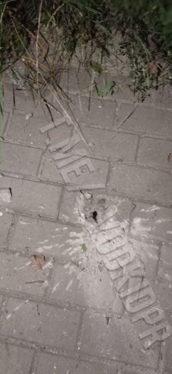 EkaterinaVA8's tweet photo. Ecco, merde "le bombe a grappolo non è un male, i nazisti le useranno solo per buone azioni". 
Centro di Dontesk adesso. Sotto macerie c'è la gente, incluso bambini. https://t.co/FBO2Phy2Az
