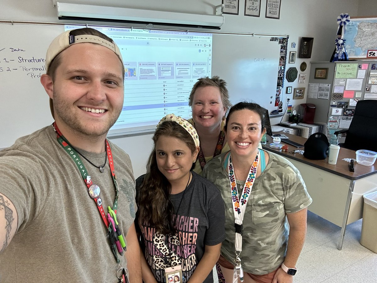 haysworldlang's tweet photo. Starting off the year right with our @HaysCISD Spanish Enrichment Program teachers! 🇪🇸🇲🇽 From Passport Portfolios, District SLO goals and great collaboration time, they knock it out of the park! 🏟️⚾️ 

#multilingualready #worldlanguages https://t.co/USe4bzs6cn