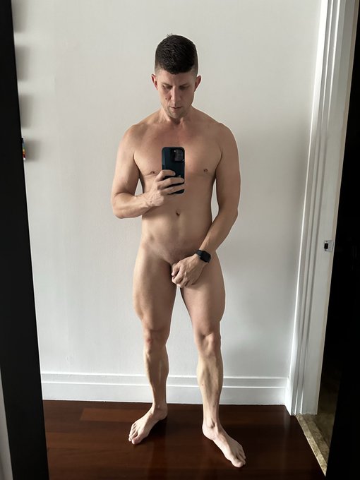 It&rsquo;s Friiiiday get naked https://t.co/ZNQRKMWzUW
