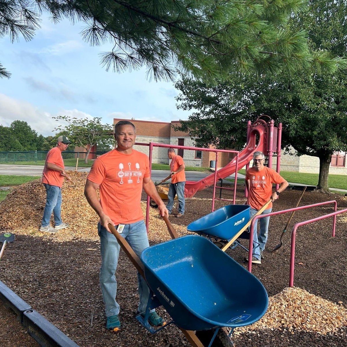 HCPSNC's tweet photo. Every year, we look forward to the @LIVEUNITEDHC Day of Action! It's an opportunity to come together as a community and prepare for the #HCPSFamily to fill our campuses. A huge THANK YOU to the hundreds of community volunteers who helped!
#HCPSFamily #HCPSTrue #backtoschool2023 https://t.co/dML66hekvm