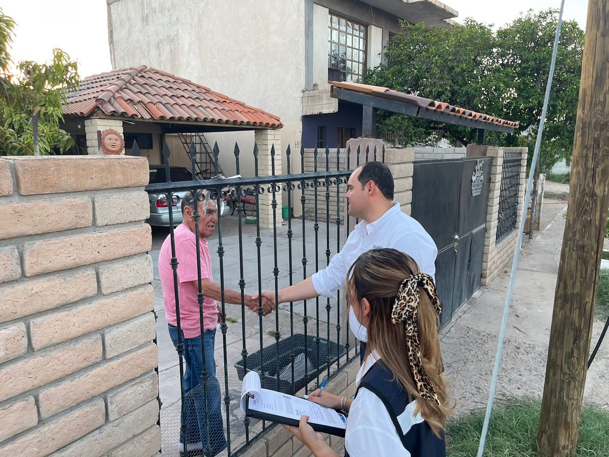 eduardoacunap's tweet photo. Caminamos la Col. Álvaro Obregón platicando con las y los vecinos sobre nuestro trabajo en el Cabildo de Hermosillo y también canalizando las diversas oportunidades de mejora para su colonia, impulsando la cultura de la denuncia ciudadana. 

#QueHermosilloHable https://t.co/I4rmE7kuRz