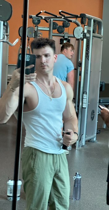 Gym time. Want to come join? https://t.co/Oj7LHBM6PF