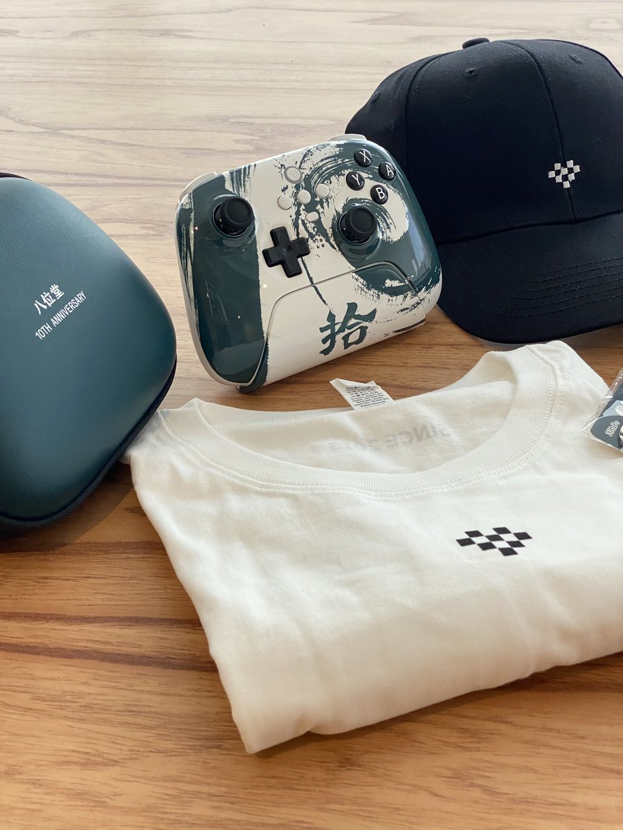 victoriemini's tweet photo. É aniversário de 10 anos da @8BitDo mas quem ganhou presente fomos nós! 🎁🎮 ❤️
Nas próximas semanas terá sorteio de 10 8BitDo Ultimate XBOX edition no meu canal ⚡️

#8bitdo #8bitdoultimate #switch #switchbrasil #switchbr #procontroller #procontrollerswitch https://t.co/TfxHL853yq