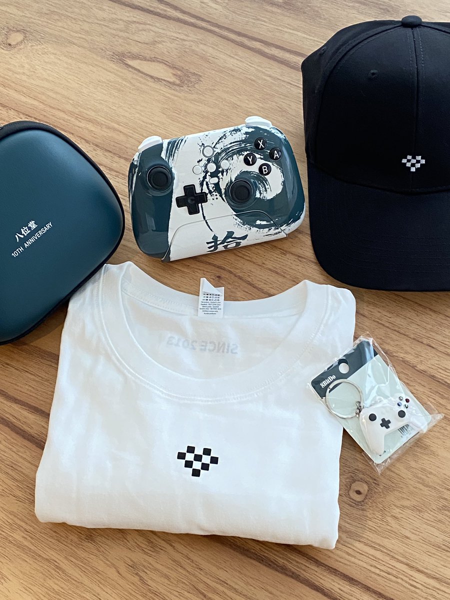 victoriemini's tweet photo. É aniversário de 10 anos da @8BitDo mas quem ganhou presente fomos nós! 🎁🎮 ❤️
Nas próximas semanas terá sorteio de 10 8BitDo Ultimate XBOX edition no meu canal ⚡️

#8bitdo #8bitdoultimate #switch #switchbrasil #switchbr #procontroller #procontrollerswitch https://t.co/TfxHL853yq