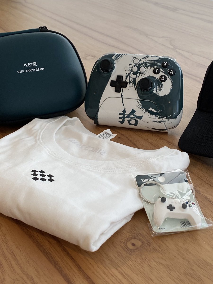 victoriemini's tweet photo. É aniversário de 10 anos da @8BitDo mas quem ganhou presente fomos nós! 🎁🎮 ❤️
Nas próximas semanas terá sorteio de 10 8BitDo Ultimate XBOX edition no meu canal ⚡️

#8bitdo #8bitdoultimate #switch #switchbrasil #switchbr #procontroller #procontrollerswitch https://t.co/TfxHL853yq