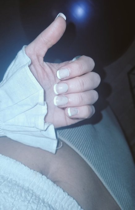 Puff sleeves a French tip nails! Happy fucking Friday! https://t.co/PAdL7OHKcO<a href="/tag/photographs"class="tags"><span>#photographs</span></a>