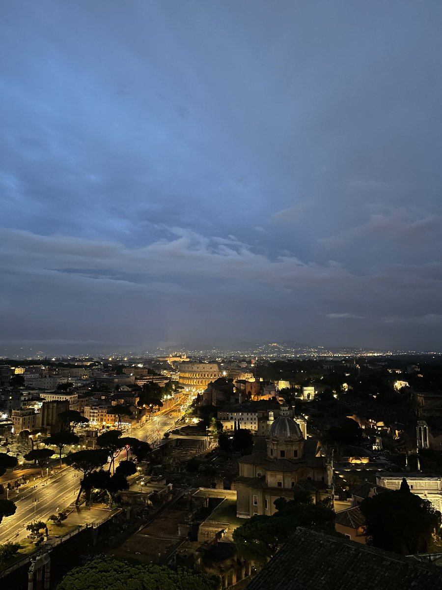 Pezzoloit's tweet photo. Quanto sei bella #Roma quanno è #sera    ……. #RomeByNight https://t.co/3pKoNfJBfN