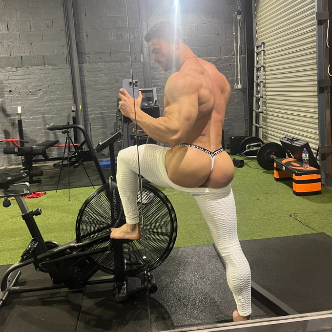 When i reach 100K followers here my OF will be free for a day 👀🔞 https://t.co/kuZSb5sv1f