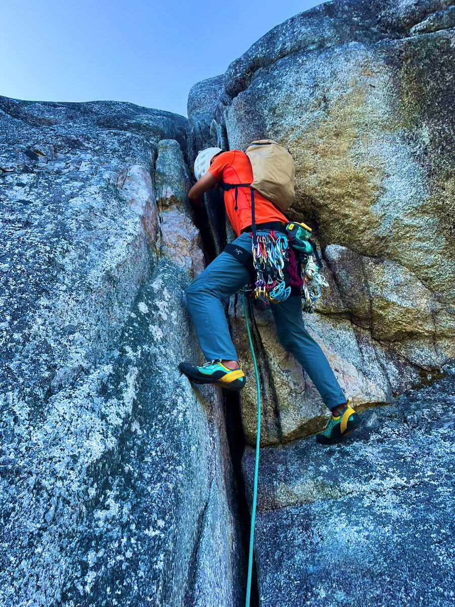 campbelladam79's tweet photo. A little pre-work lap with @Skiericcarter - it’s wild to live somewhere where I can leave home at 6:30 - bike to the crag, climb 5 pitches of easy but quality rock, rap down - bike home and make a 9 am meeting 🙌 https://t.co/y98q16nQnD