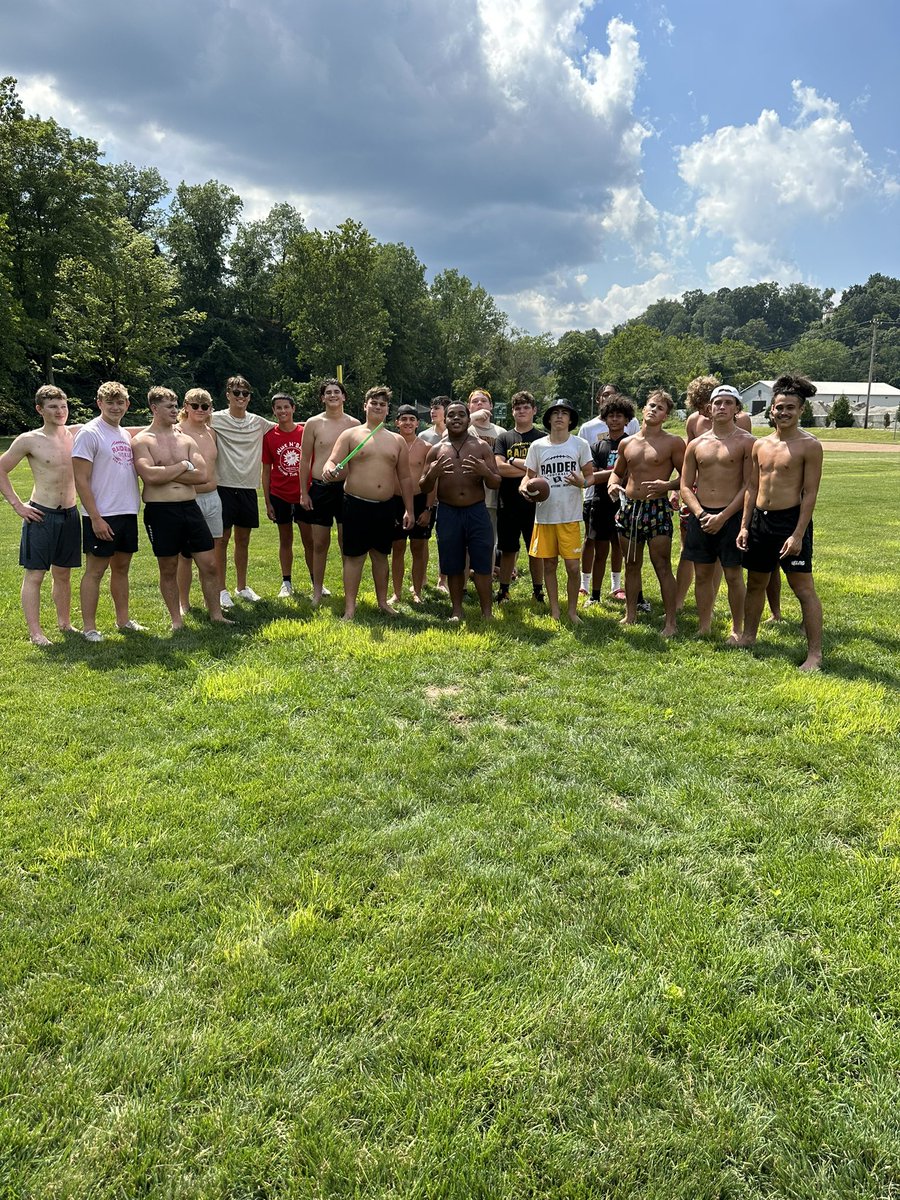 RoccoCecere11's tweet image. Great team hangout before we go into camp next week. Can’t wait to hit the field with these guys🖤🏴‍☠️🏈 #family #WhateverItTakes