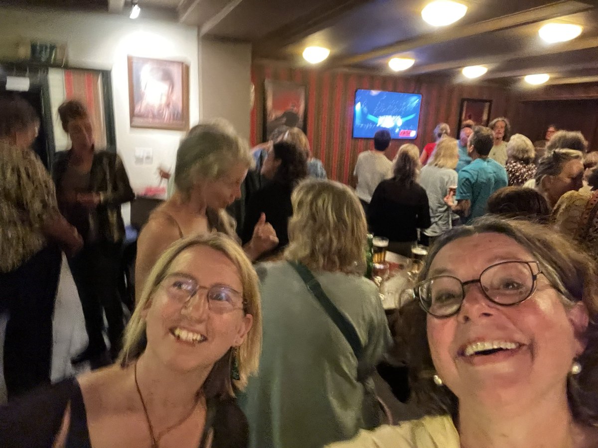 Doemaar, de poppys, Michael Jackson, prince etc swingen voor boven de 40 in de Vriendschap Zoeterwoude. Heerlijk!