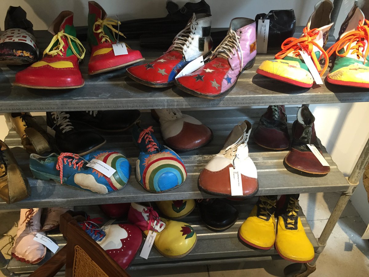 Justin__Cohen's tweet photo. @mike_gordon 10th floor clown shoes! Remember now?  Good seeing you. https://t.co/3K5HyrlzpF