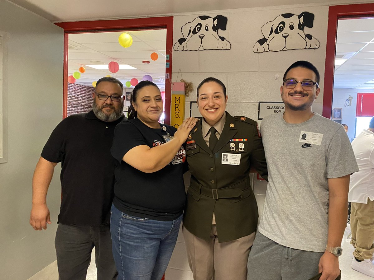 MRidge_ES's tweet photo. A beautiful and heartwarming surprise for @chucoteacher. ##MilitaryLife https://t.co/QOvvoWDZn0