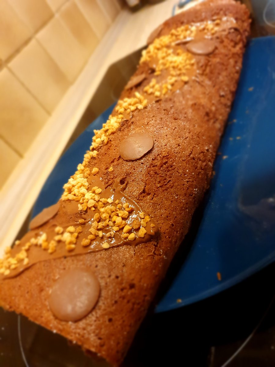 YukyWolf's tweet photo. Oh totally forgot to post here. For my birthday last monday I made some cakes for work :)
First time in a while I did some baking https://t.co/AeAuJil1gw