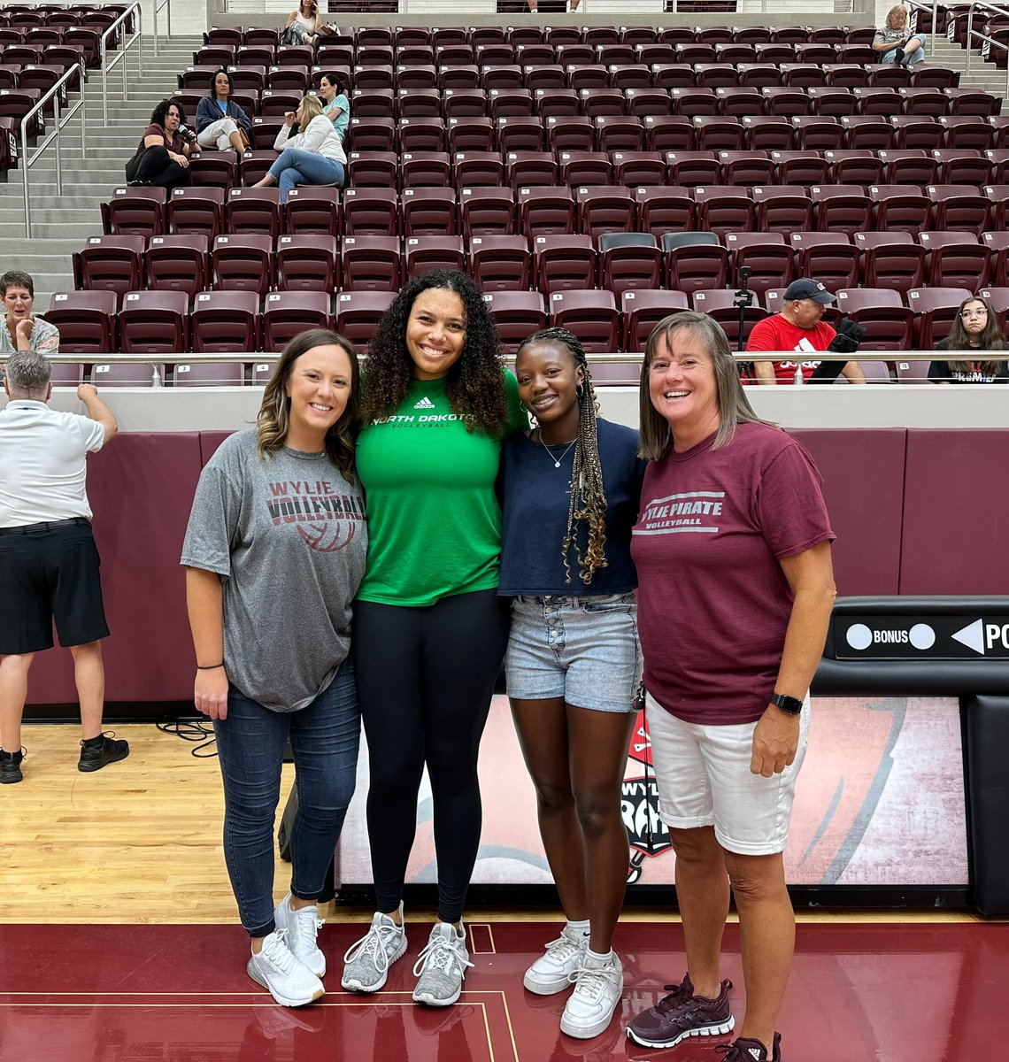 wylievolleyball's tweet photo. We love when alumni come back to visit! Wishing all the best of luck to both of these awesome young ladies as they head to college!
#Family #PiratesForLife ❤️🏐🏴☠️🎓 https://t.co/IvR35QaS06