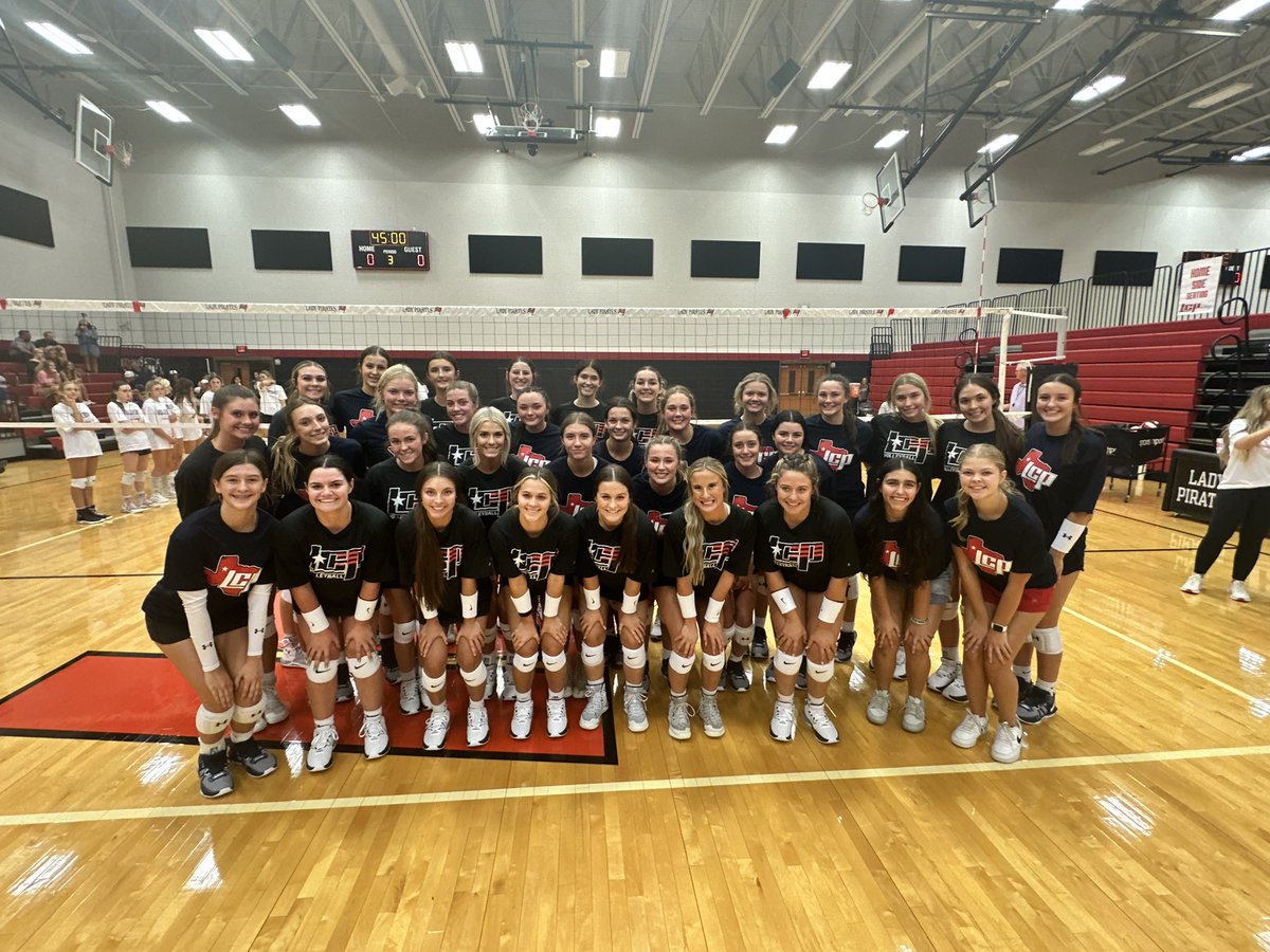 dhillx25's tweet photo. Two great LCP volleyball teams competed today. @VolleyballLcp wishes @LibertyVB_LCP the best of luck this season! @AthleticsLCP
#LadyPirateVB #LibertyVB https://t.co/OqLwBXVqJL