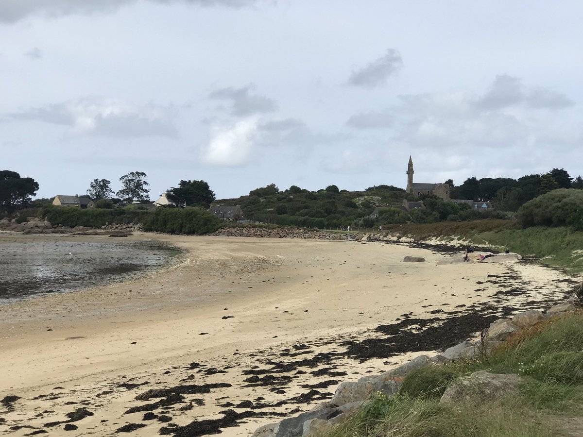 PSimonOF's tweet image. En ces journées de grandes marées, de nombreux amateurs de #pêche à pied et des promeneurs étaient au rendez-vous de l’île #Callot et de sa route submersible, à #Carentec (#Finistère) @OuestFrance29 #Bretagne