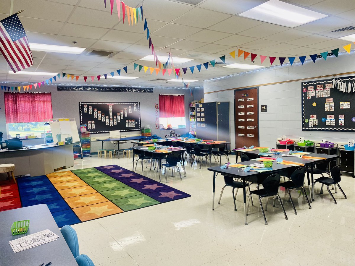 tayloragnewK's tweet photo. Open House Year 6! New school, new room, and new kiddos to love on. We will move mountains this year! 💙⛰️
#AESpride https://t.co/MLzI4B5vNF